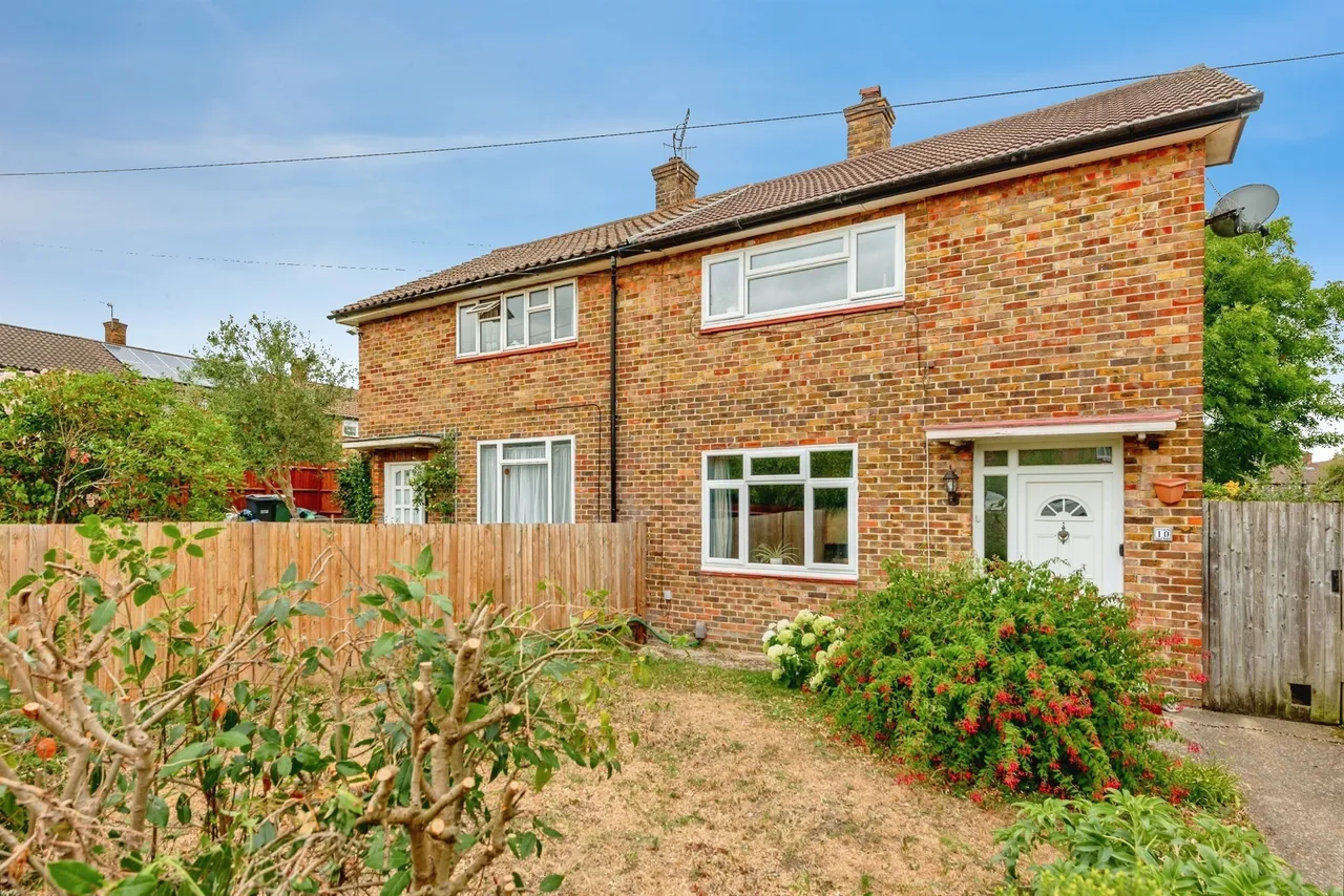 2 bed house for sale — Huddleston Crescent, Merstham, Redhill