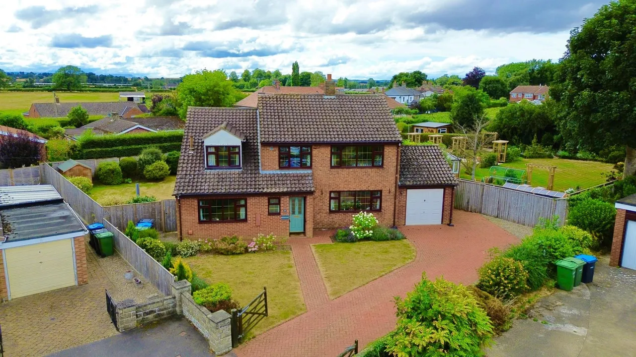 Meadow Drive, Scruton, photo 27