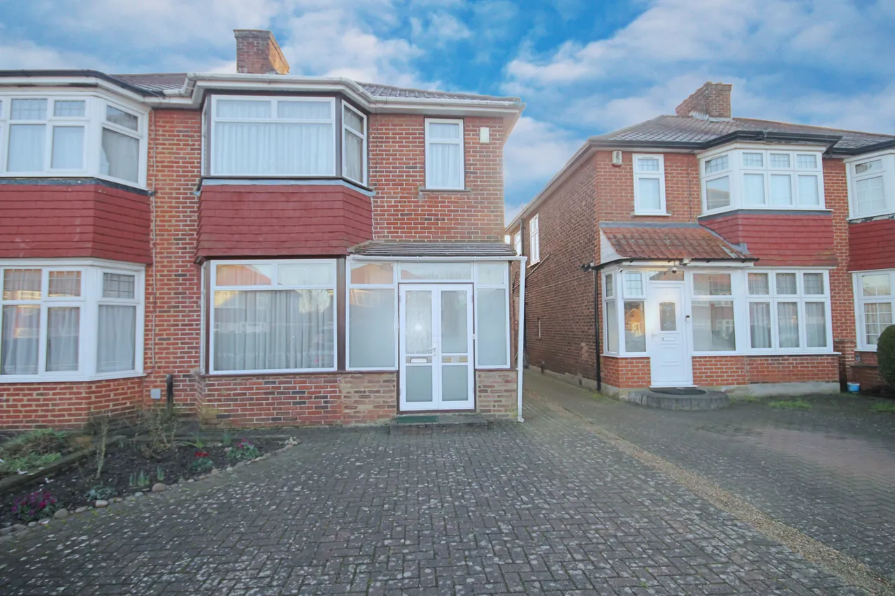 2 bed flat for sale, Godfrey Avenue, Northolt, UB5