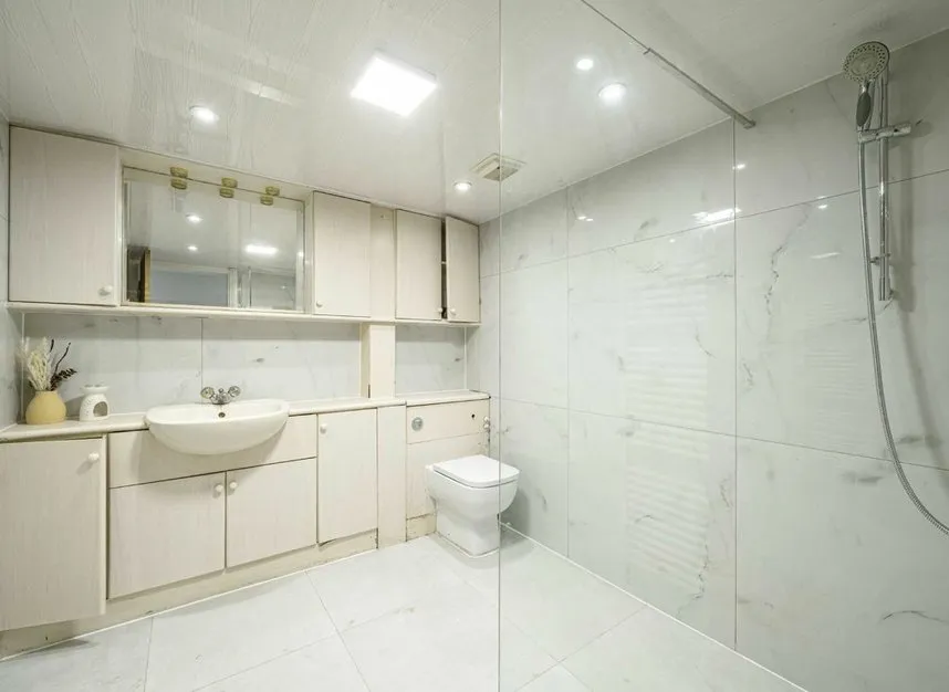 Bath Road, Hounslow, TW5, photo 6