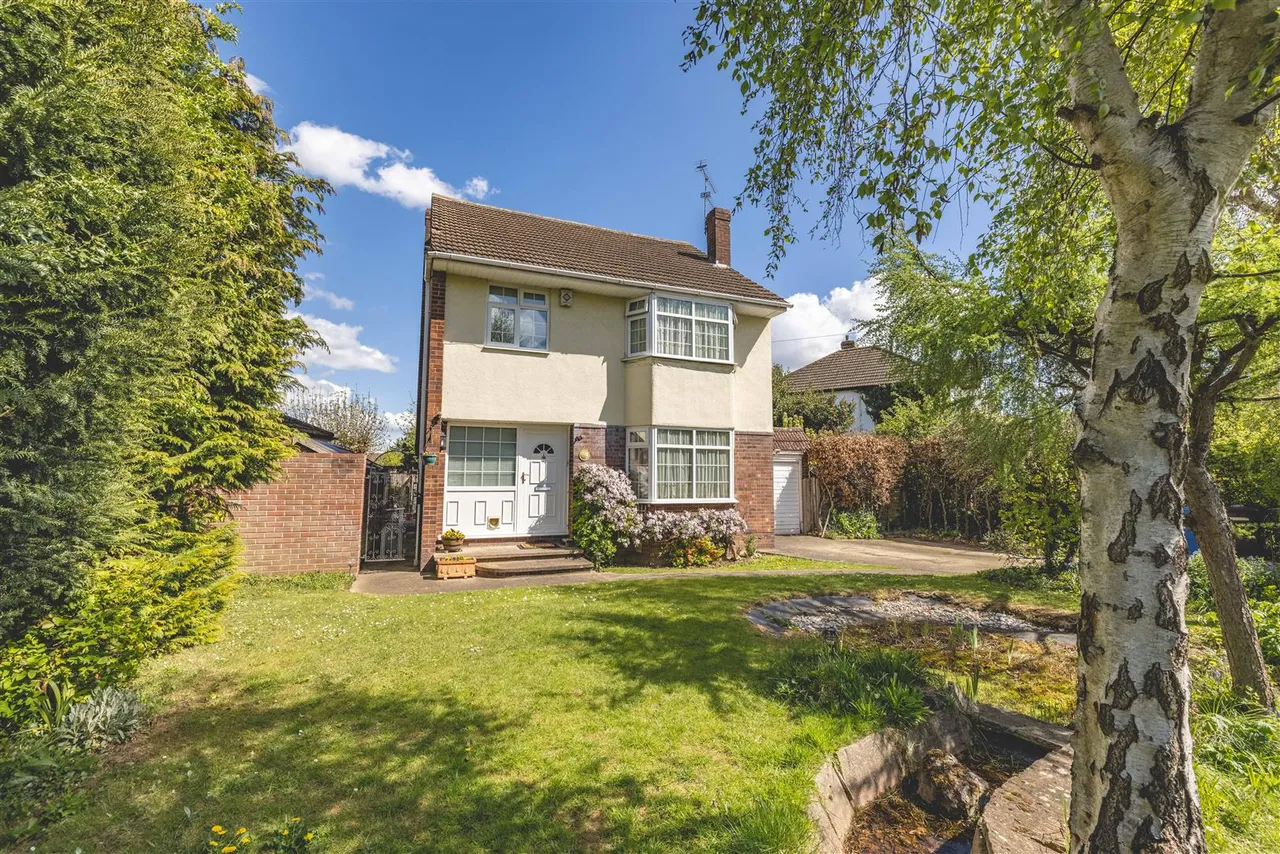 4 bed property for sale — Horton Road, Datchet, Berkshire, SL3 9LY