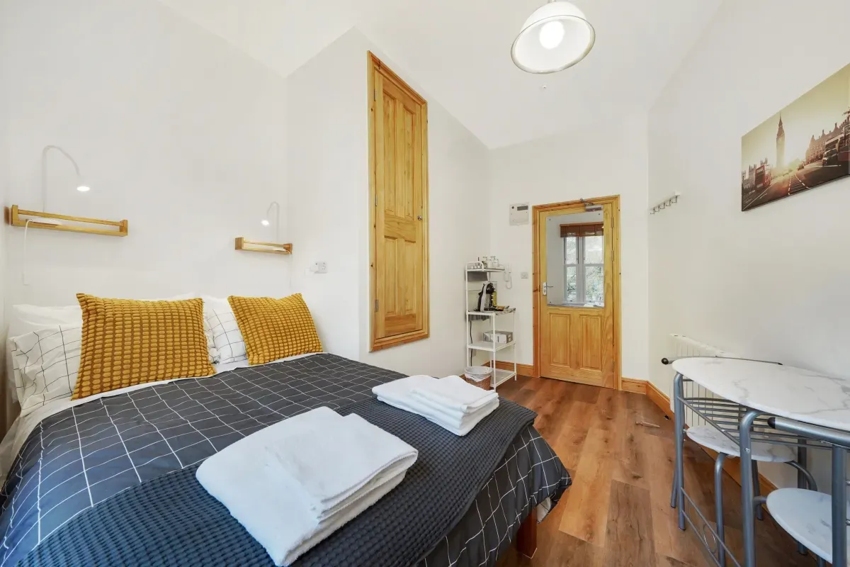 Hornsey Road, Archway, N19, photo 2