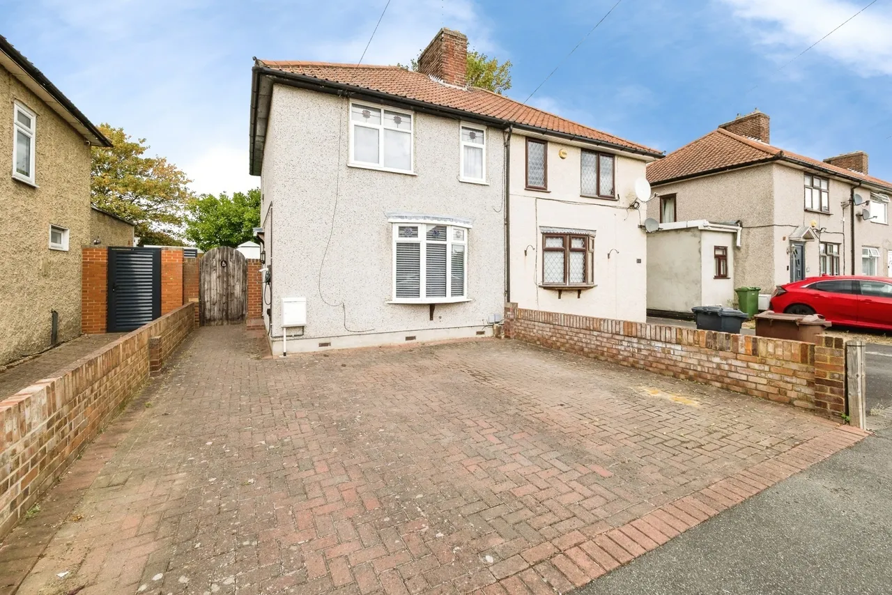 2 bed house for sale — St. Georges Road, Dagenham, RM9