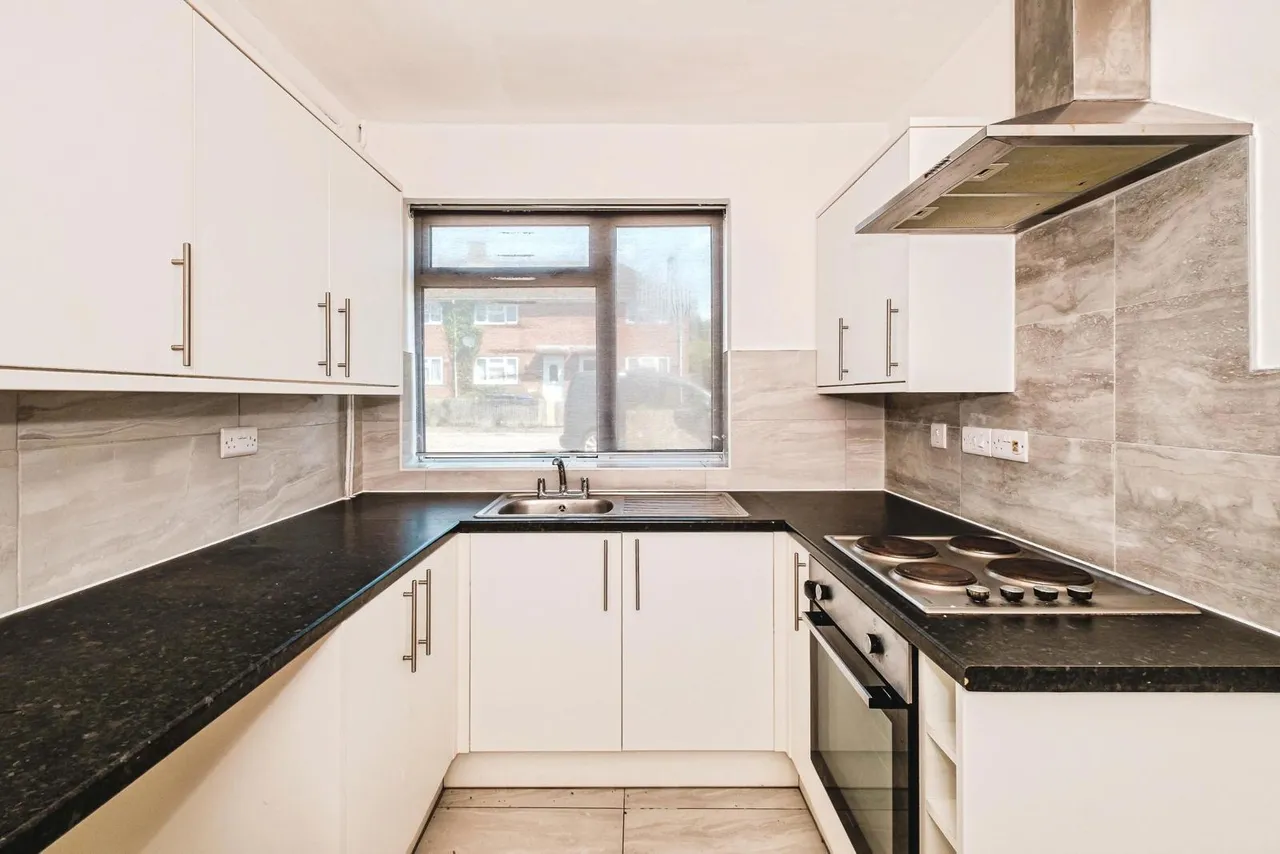 3 bed flat for sale, Mendip Road, Worthing, BN13