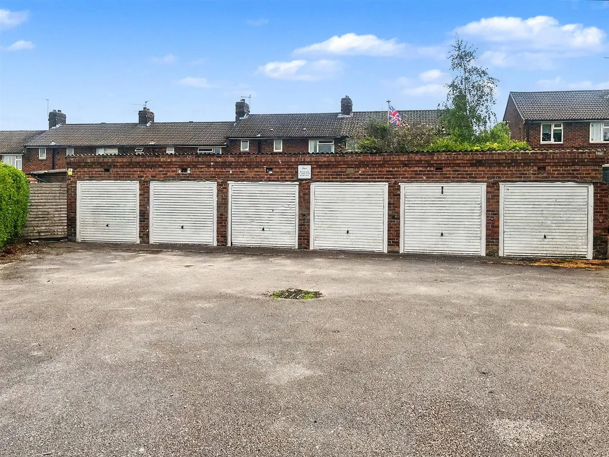 Castle View, Biddulph Stoke-On-Trent, ST8, photo 3