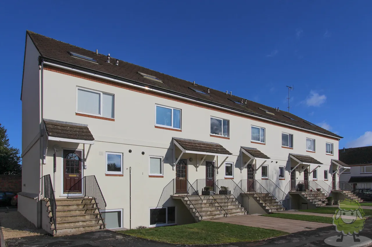 2 bed flat to rent, Cedar Court Road, Cheltenham, GL53