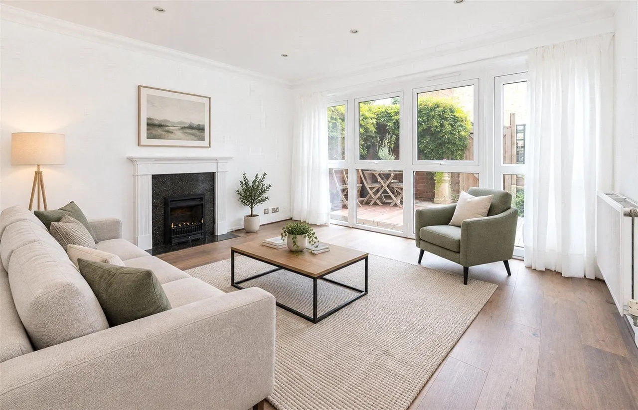 3 bed flat to rent, Wandsworth Common West Side, London, SW18