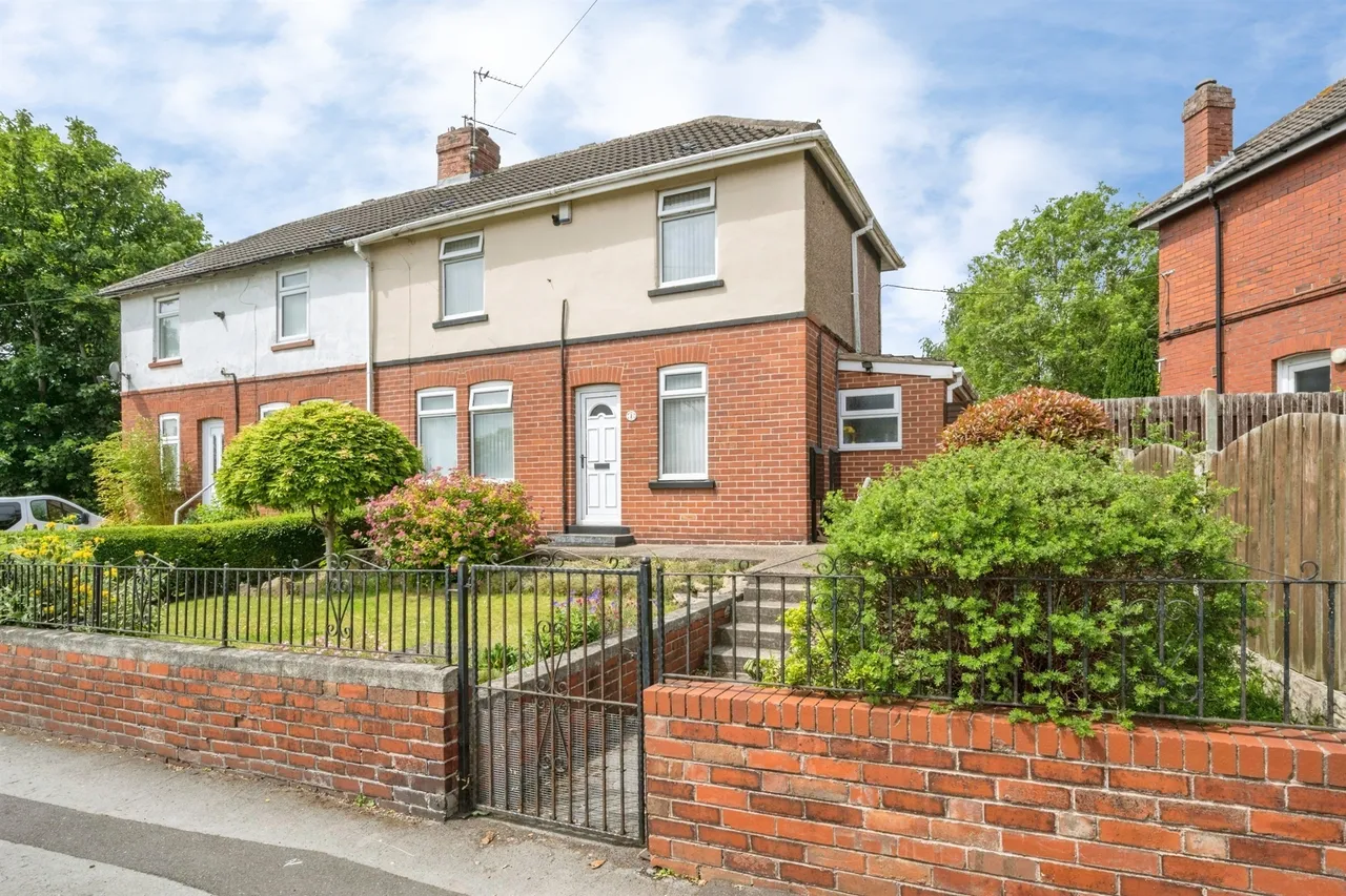 2 bed house for sale — Hamilton Road, Maltby, Rotherham