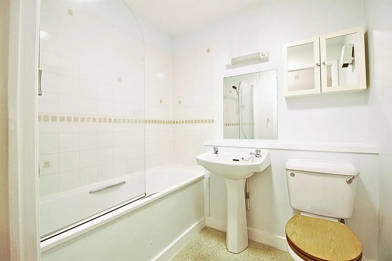 Lower Tanbridge Way, Horsham, West Sussex RH12 1PS, photo 6