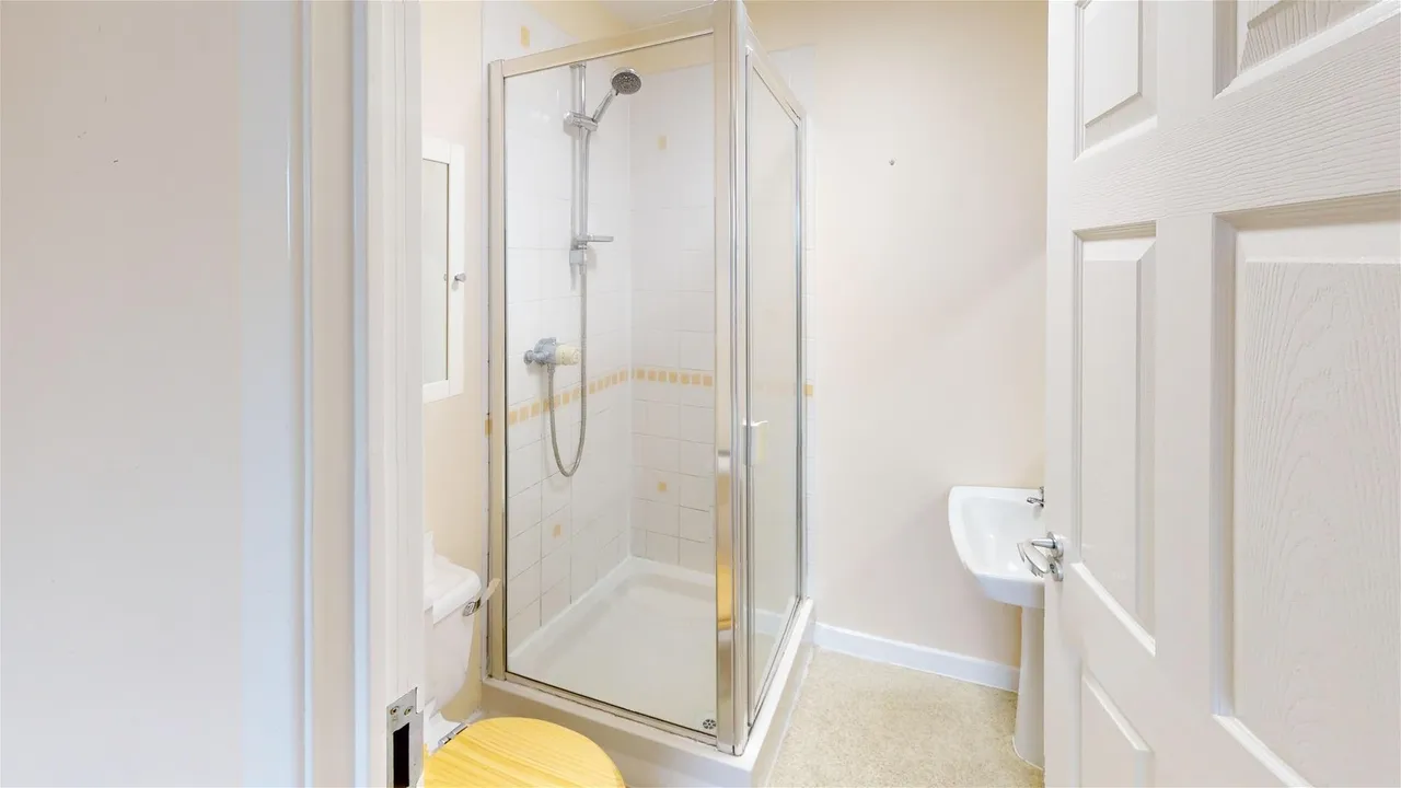 Lower Tanbridge Way, Horsham, West Sussex RH12 1PS, photo 7
