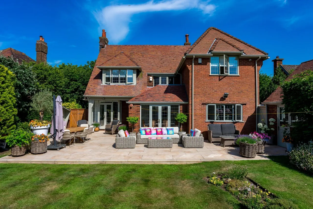 St. Annes Road East, Lytham St. Annes, FY8, photo 37