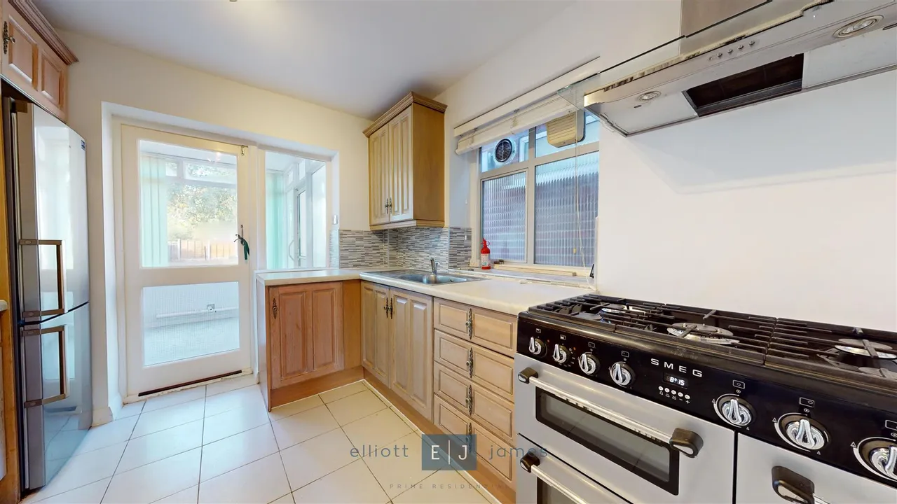 Fencepiece Road, Chigwell, photo 3