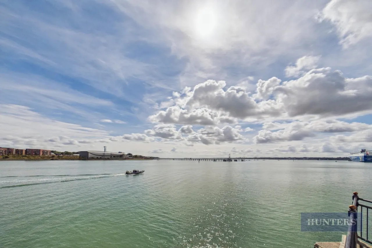 Pacific Close, Ocean Village, SO14, photo 15