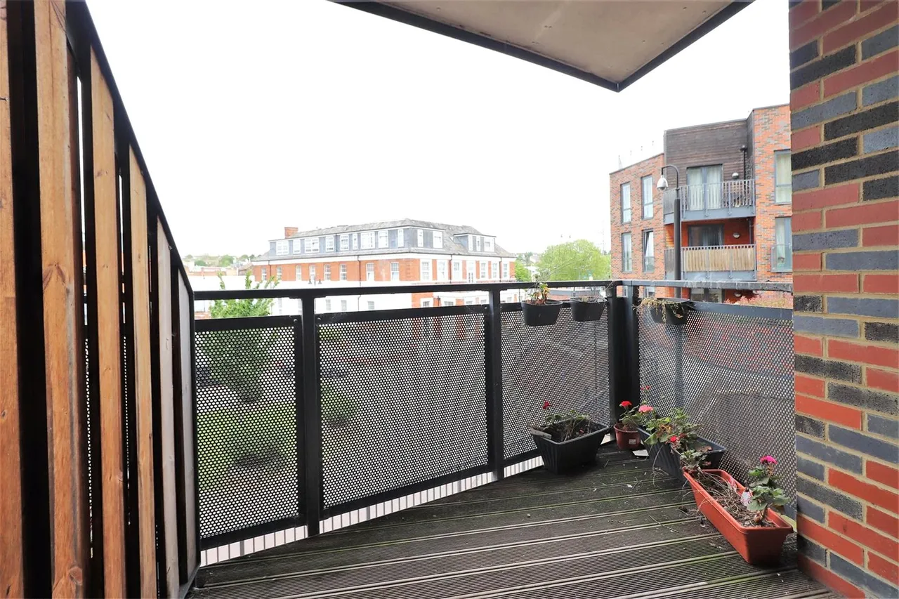 Townhall Square, Crayford, DA1, photo 11