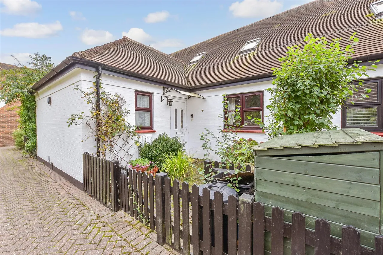 2 bed house for sale, School Lane, Wingham, CT3