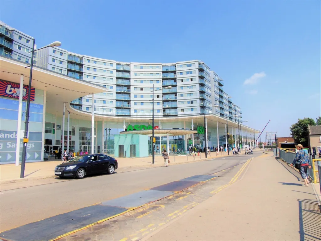 Prince Regent Road, Hounslow, TW3, photo 2