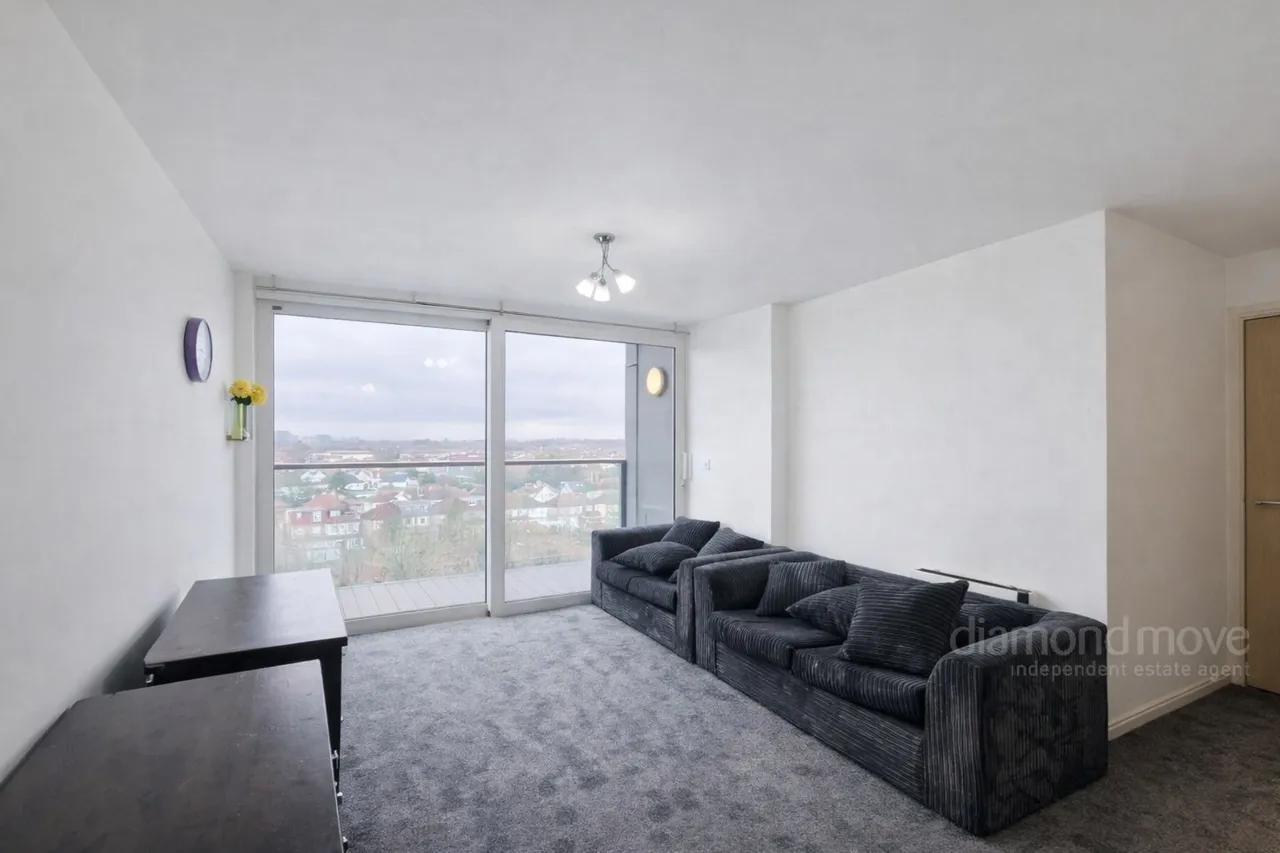 2 bed flat to rent, Prince Regent Road, Hounslow, TW3