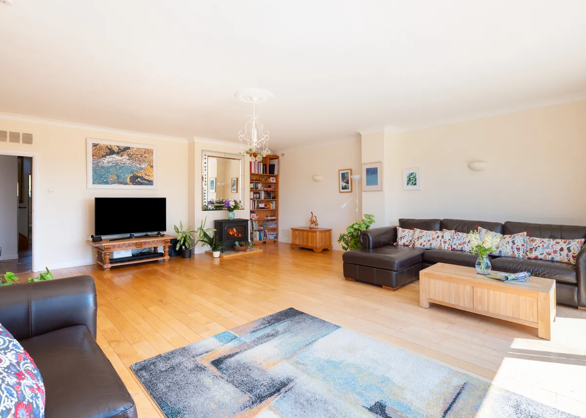 Delightful detached home in a sought after location, Perranwell Station, photo 6