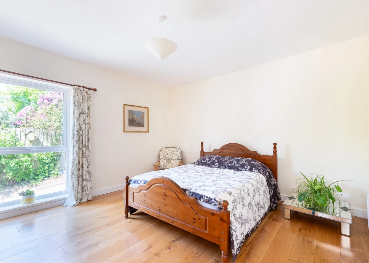 Delightful detached home in a sought after location, Perranwell Station, photo 12