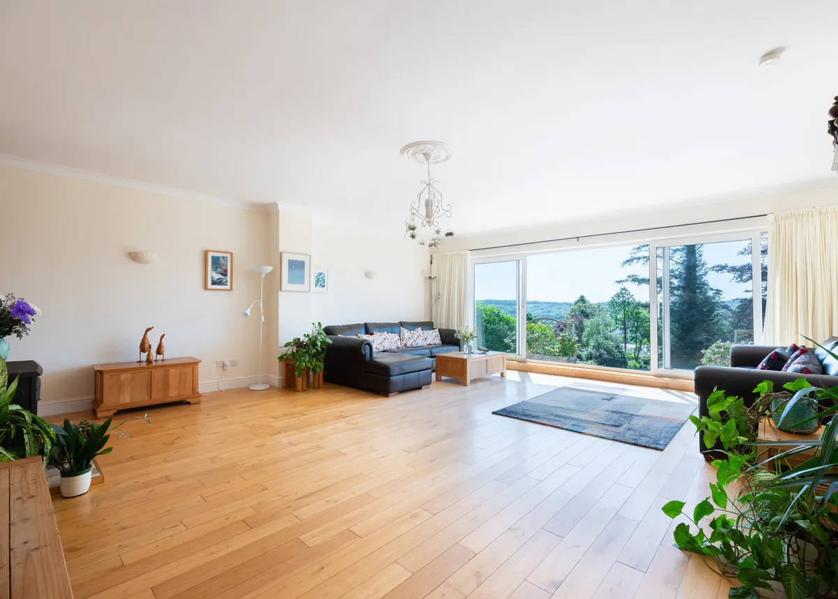 Delightful detached home in a sought after location, Perranwell Station, photo 5