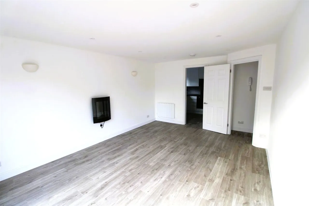 Christchurch Avenue, Chelwood Lodge, N12, photo 6