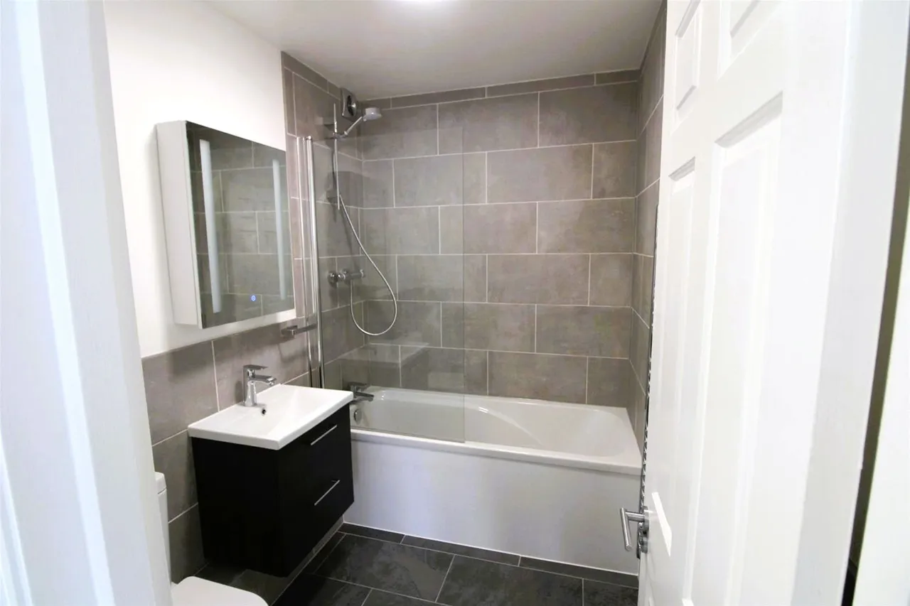 Christchurch Avenue, Chelwood Lodge, N12, photo 2