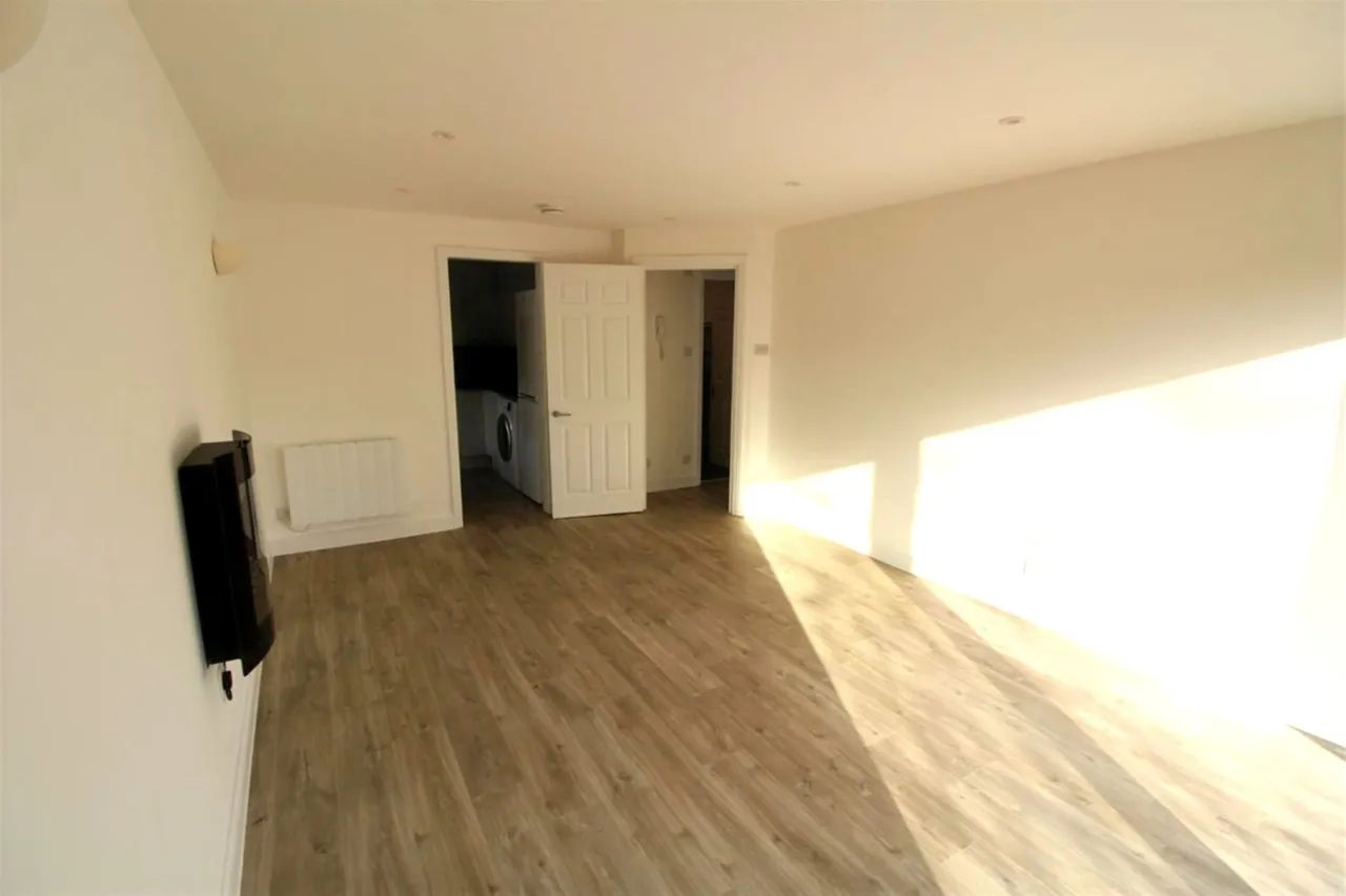 Christchurch Avenue, Chelwood Lodge, N12, photo 9