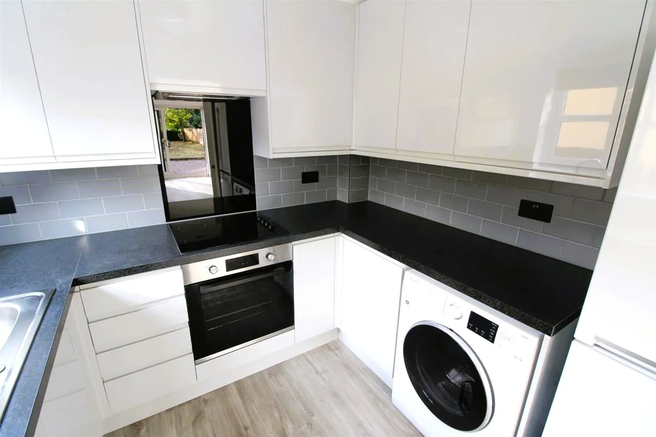 Christchurch Avenue, Chelwood Lodge, N12, photo 10