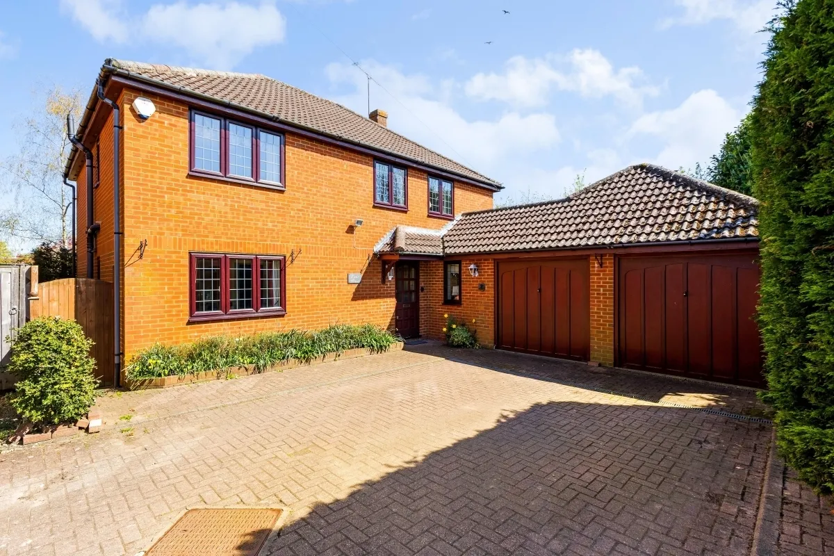 4 bed house to rent — Salmons Lane Prestwood HP16