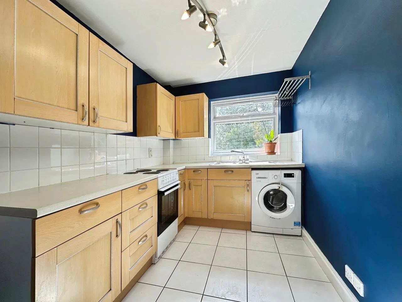 Fleet Road, Fleet, Hampshire, GU51 3PH, photo 2