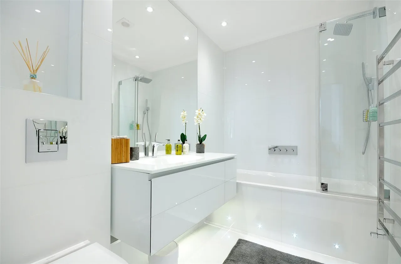 Cockspur Street, London, SW1Y, photo 8