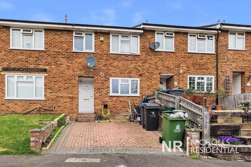 3 bed house for sale, Drake Road, Chessington, KT9