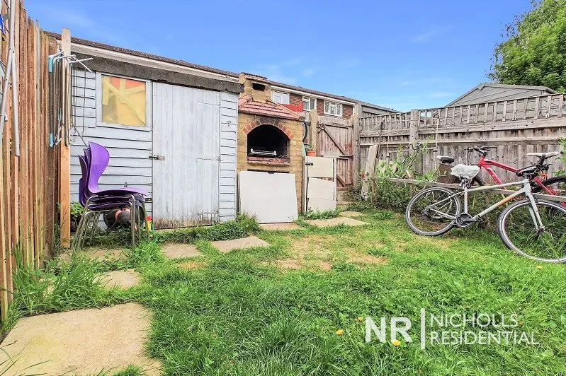 Drake Road, Chessington, KT9, photo 3