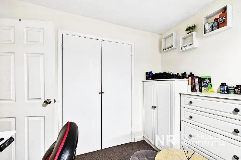 Drake Road, Chessington, KT9, photo 10