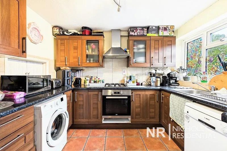 Drake Road, Chessington, KT9, photo 2