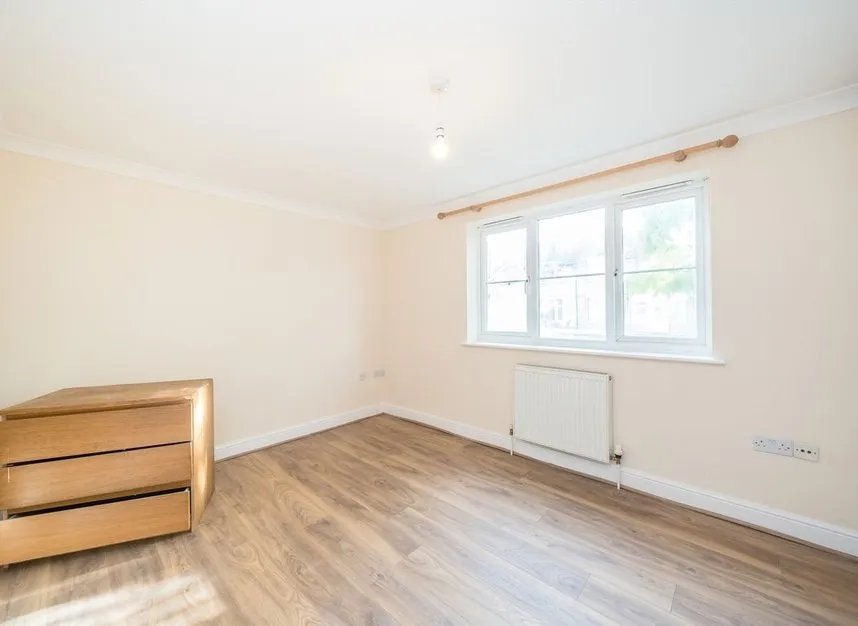 Dawley Road, Hayes, UB3, photo 5