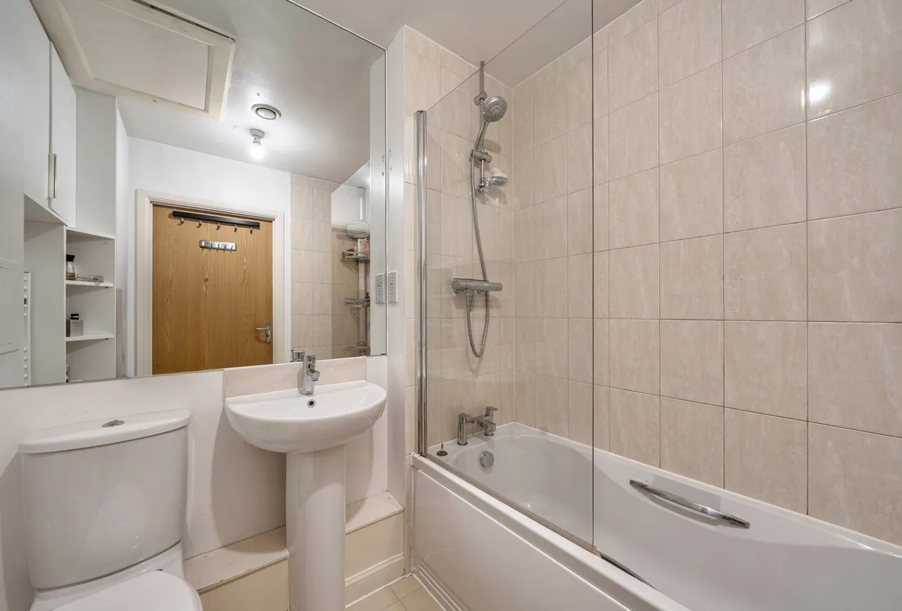 Furlong Avenue, Mitcham, CR4 3GF, photo 16