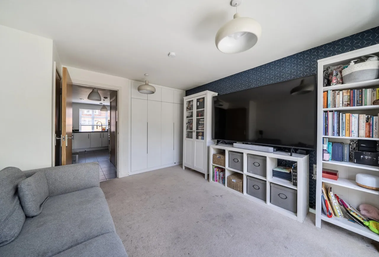 Furlong Avenue, Mitcham, CR4 3GF, photo 17