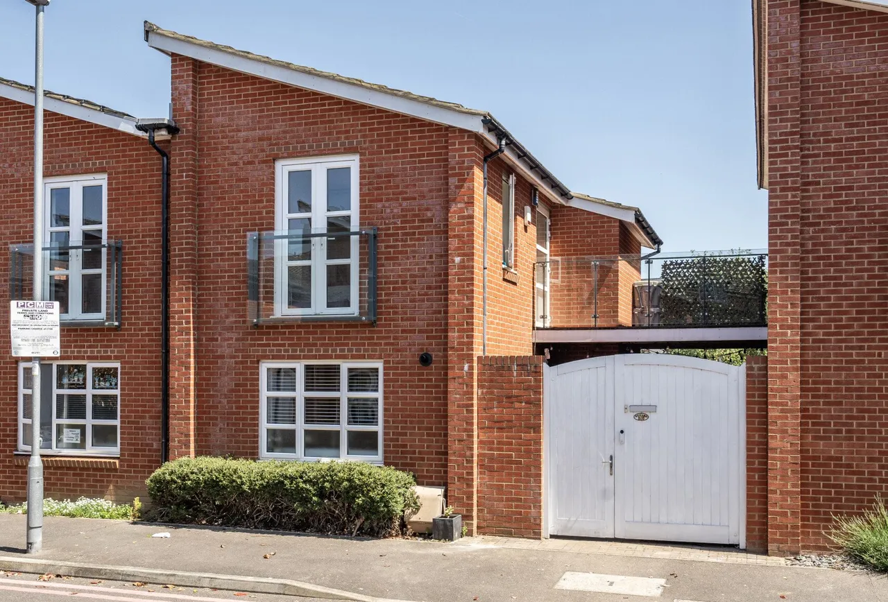 Furlong Avenue, Mitcham, CR4 3GF, photo 22
