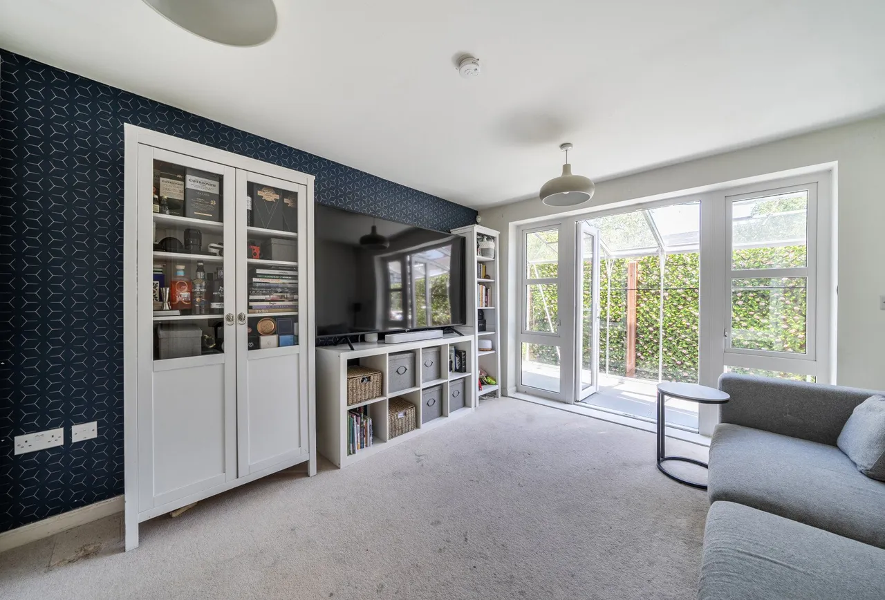 Furlong Avenue, Mitcham, CR4 3GF, photo 2