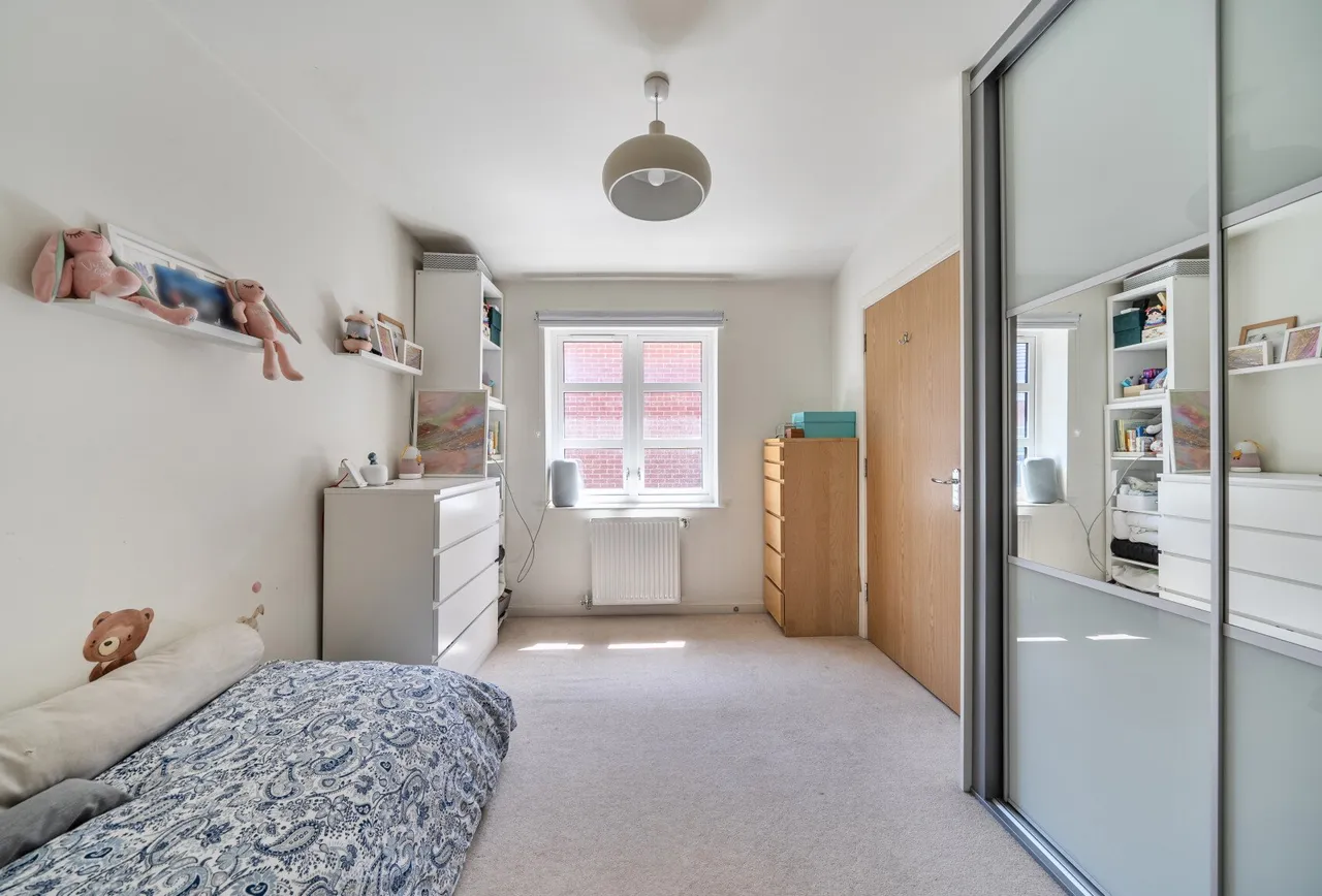 Furlong Avenue, Mitcham, CR4 3GF, photo 5