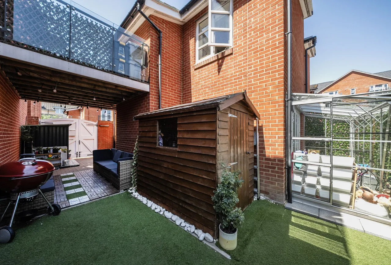 Furlong Avenue, Mitcham, CR4 3GF, photo 11