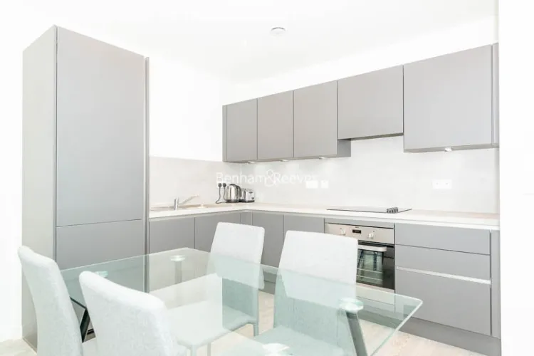 Chamberlain Court, East Ham, E13, photo 4