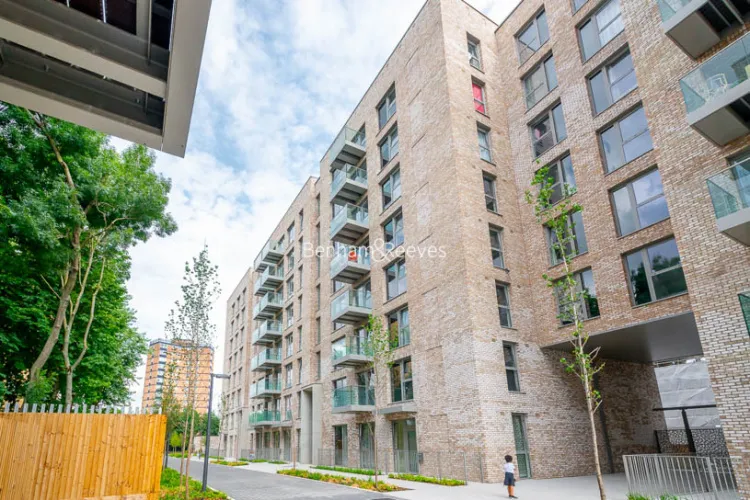Chamberlain Court, East Ham, E13, photo 10