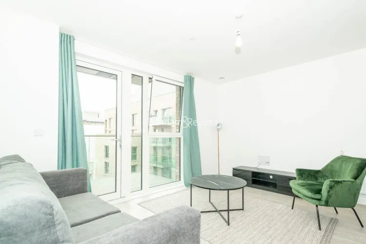 Chamberlain Court, East Ham, E13, photo 3