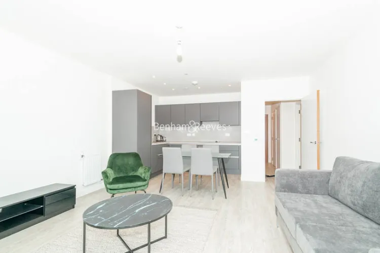 Chamberlain Court, East Ham, E13, photo 2
