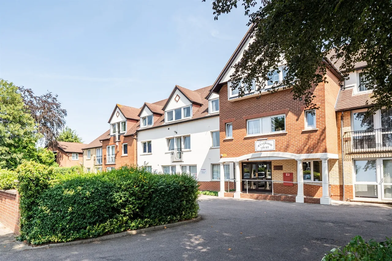 1 bed flat for sale — Village Road, Enfield