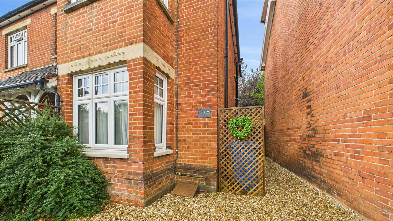 Chobham Road, Horsell, GU21, photo 7