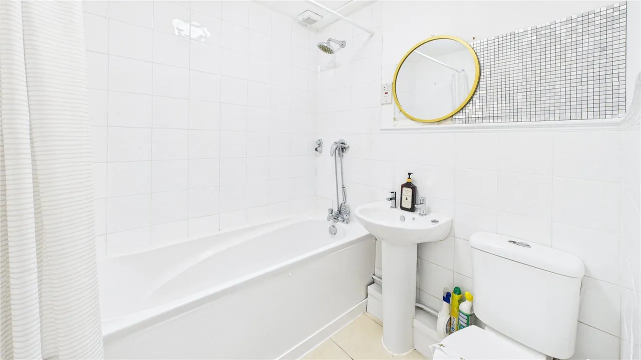 Chobham Road, Horsell, GU21, photo 6