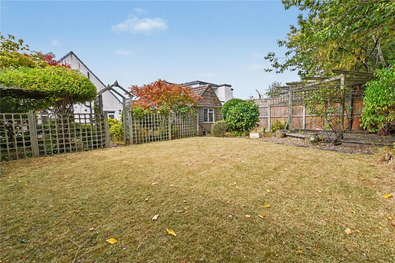 The Roundway, Morley, LS27, photo 22